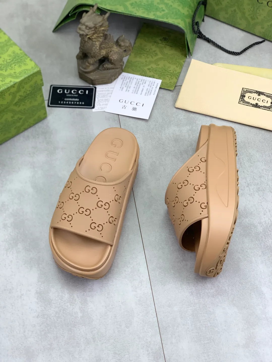Men's Men's Shoes 💰P300💰[New Style] High Version 🎁🎁🎁 GUCCI New Year of the Snake casual slippers, original official website, perfect workmanship, transmitting a kind of noble luxury, sublimating its definition of luxury in Gucci's high-end extraordinary craftsmanship. Original Gucci double G combination outsole, code number: 35-46, complete package
